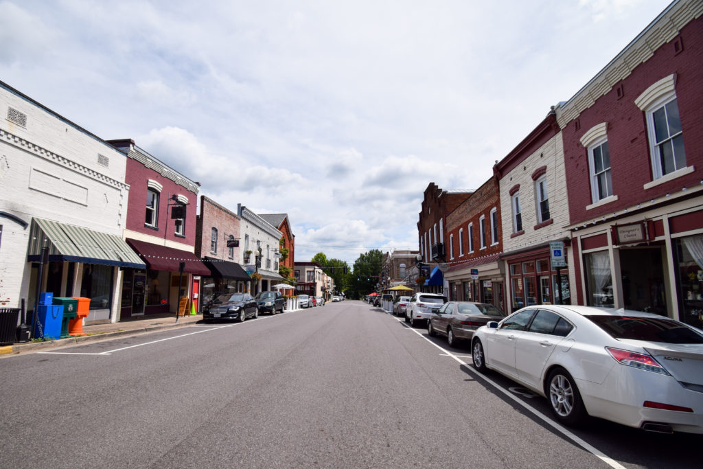 Davis St in Culpeper with cars and old buildings.